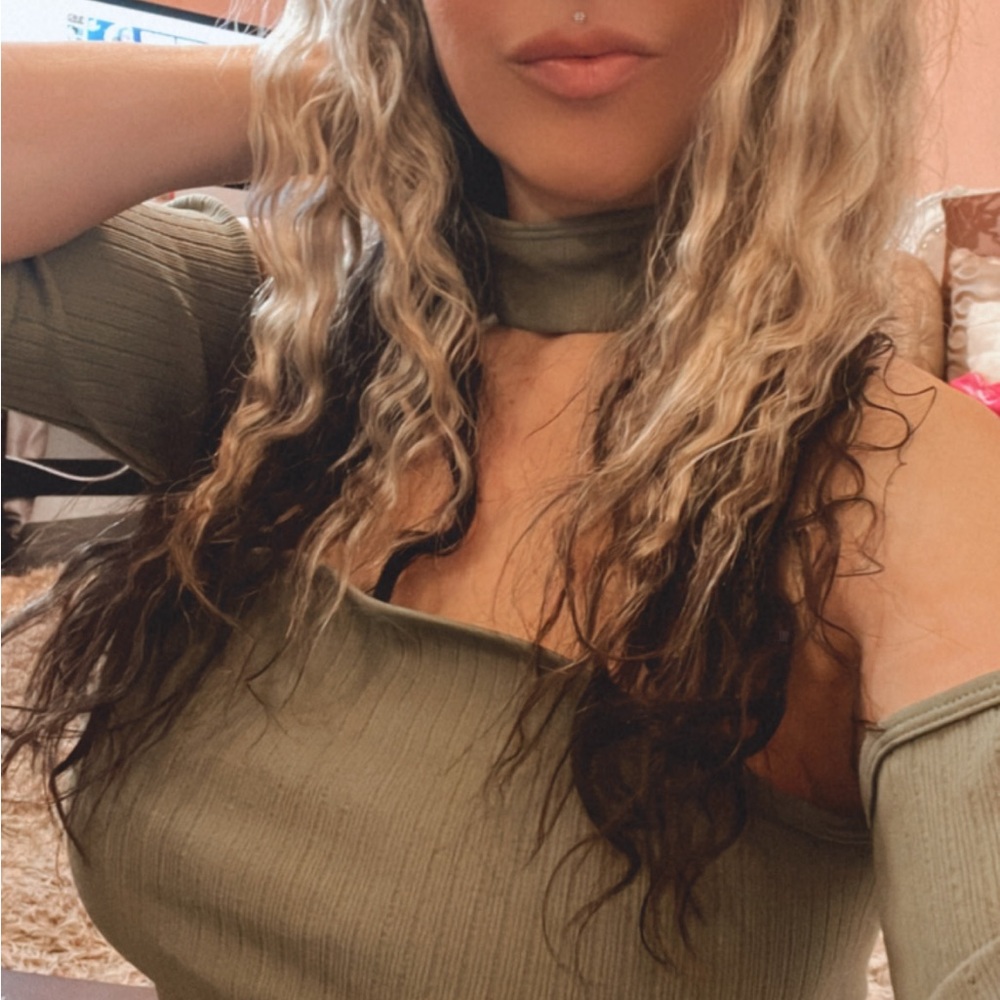 Active Basic Avocado Green Spandex Top! - image 6